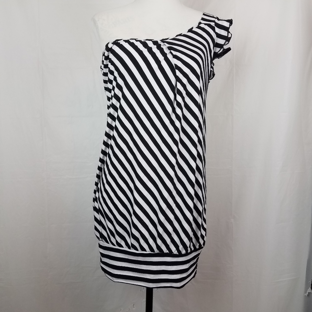 Zen spell one shoulder top